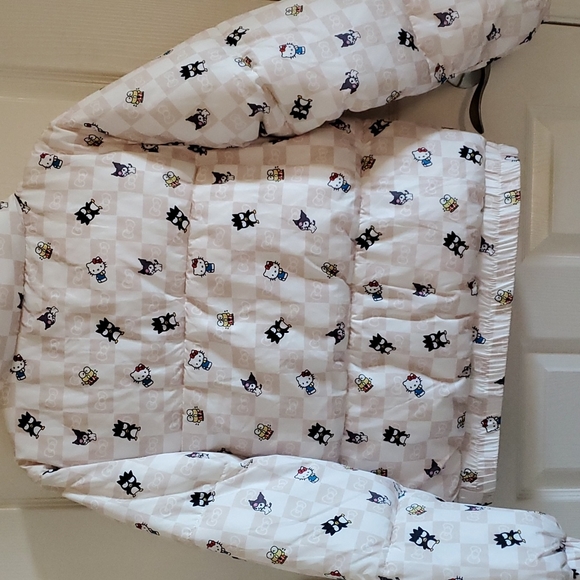 HOST PICK 🎉🆕️ FOREVER 21 SANRIO PUFFER JACKET 💖 - Picture 9 of 9